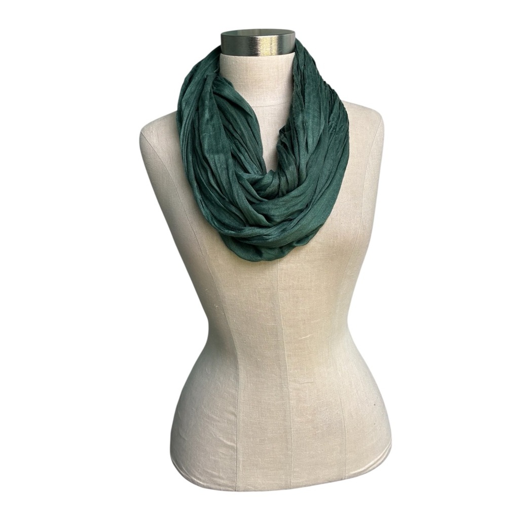 Emerald green infinity scarf - Picture 10 of 11